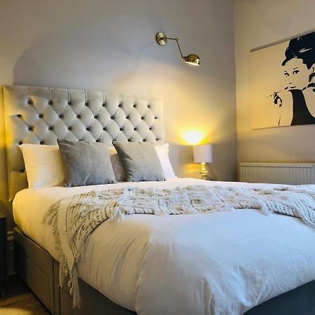 Canterbury Accommodations With Free Car Park Onsite And High Speed Wifi ภายนอก รูปภาพ