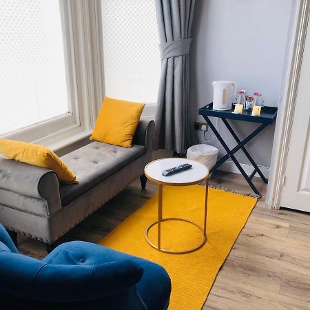Canterbury Accommodations With Free Car Park Onsite And High Speed Wifi ภายนอก รูปภาพ