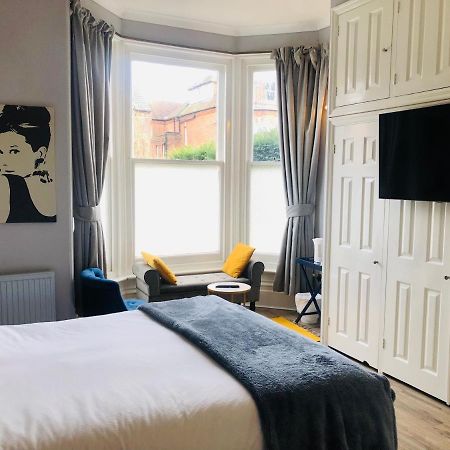 Canterbury Accommodations With Free Car Park Onsite And High Speed Wifi ภายนอก รูปภาพ