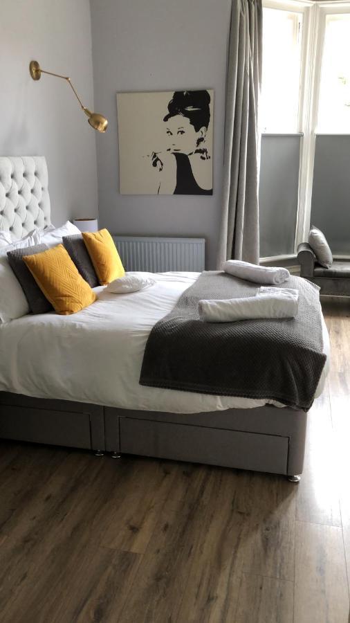 Canterbury Accommodations With Free Car Park Onsite And High Speed Wifi ภายนอก รูปภาพ