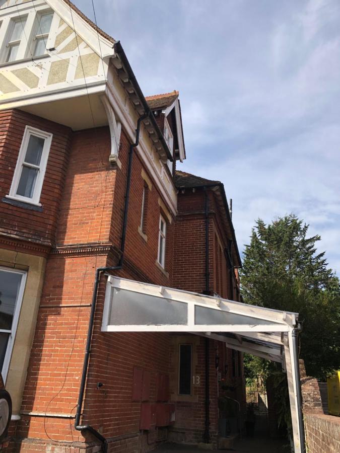 Canterbury Accommodations With Free Car Park Onsite And High Speed Wifi ภายนอก รูปภาพ