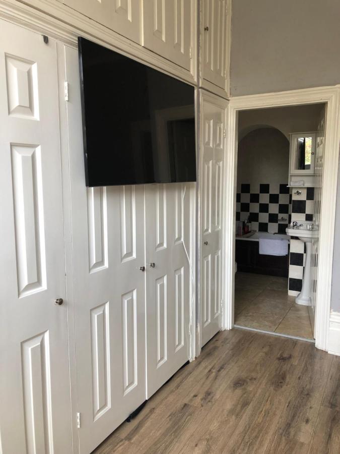 Canterbury Accommodations With Free Car Park Onsite And High Speed Wifi ภายนอก รูปภาพ