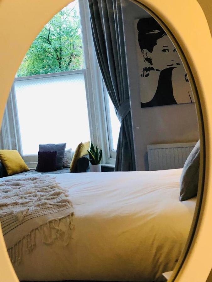 Canterbury Accommodations With Free Car Park Onsite And High Speed Wifi ภายนอก รูปภาพ