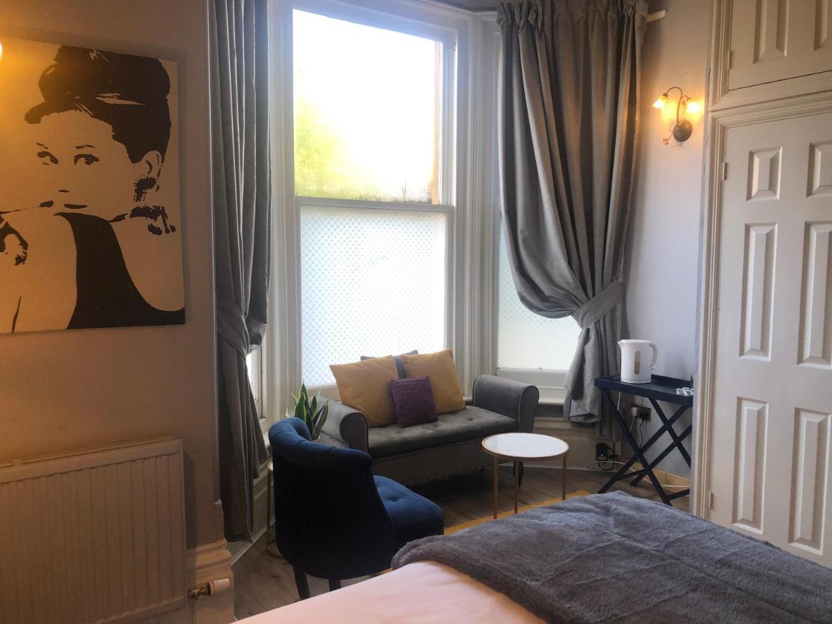 Canterbury Accommodations With Free Car Park Onsite And High Speed Wifi ภายนอก รูปภาพ