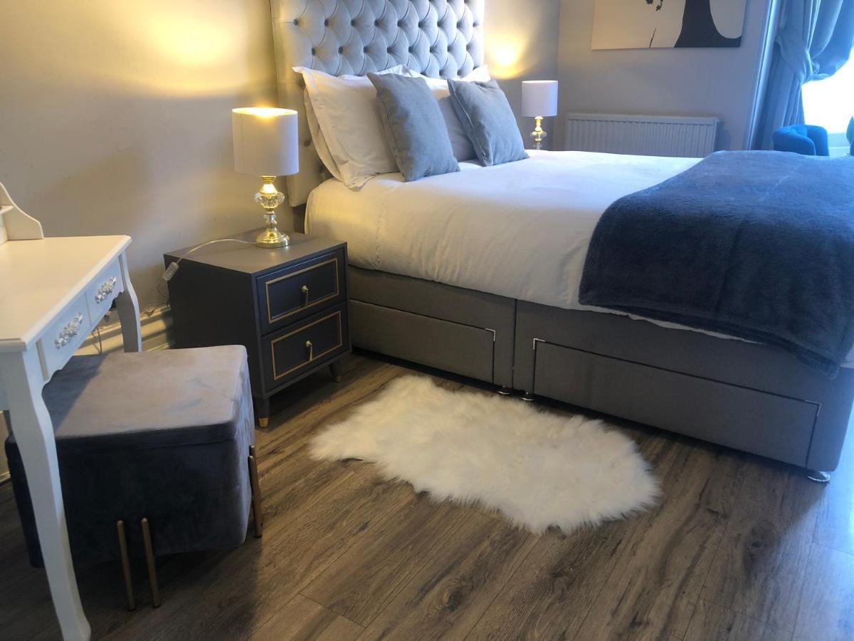 Canterbury Accommodations With Free Car Park Onsite And High Speed Wifi ภายนอก รูปภาพ
