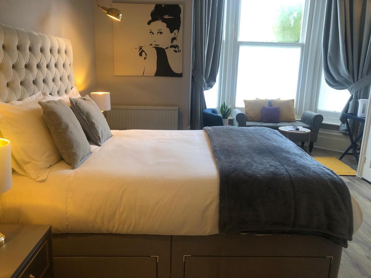 Canterbury Accommodations With Free Car Park Onsite And High Speed Wifi ภายนอก รูปภาพ