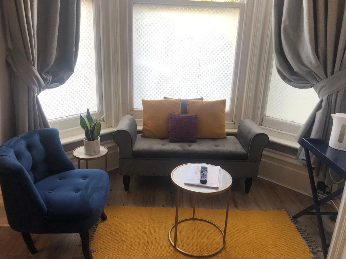 Canterbury Accommodations With Free Car Park Onsite And High Speed Wifi ภายนอก รูปภาพ