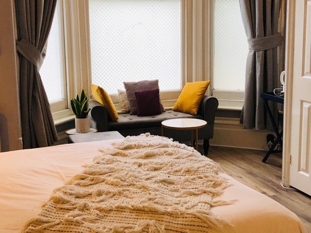 Canterbury Accommodations With Free Car Park Onsite And High Speed Wifi ภายนอก รูปภาพ