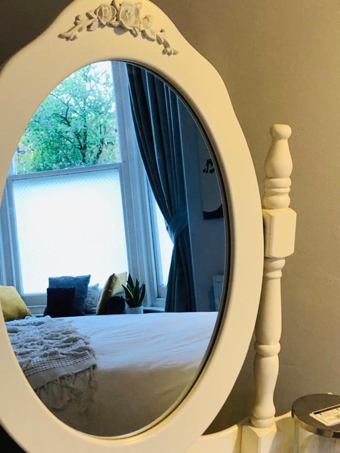 Canterbury Accommodations With Free Car Park Onsite And High Speed Wifi ภายนอก รูปภาพ