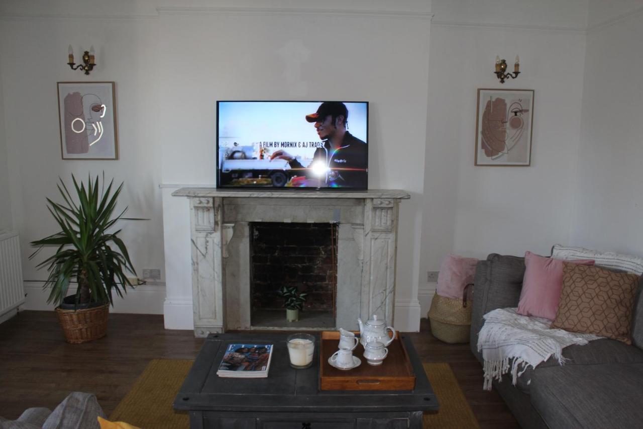 Canterbury Accommodations With Free Car Park Onsite And High Speed Wifi ภายนอก รูปภาพ