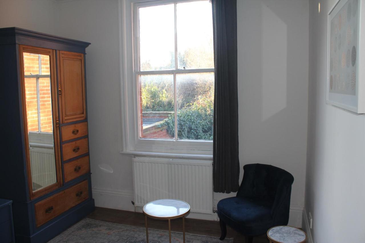 Canterbury Accommodations With Free Car Park Onsite And High Speed Wifi ภายนอก รูปภาพ