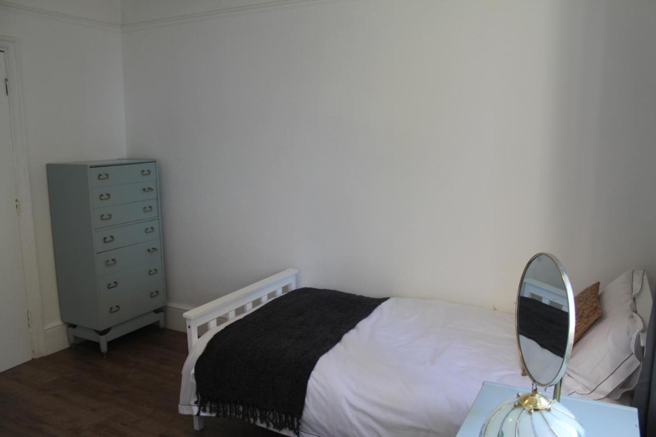 Canterbury Accommodations With Free Car Park Onsite And High Speed Wifi ภายนอก รูปภาพ