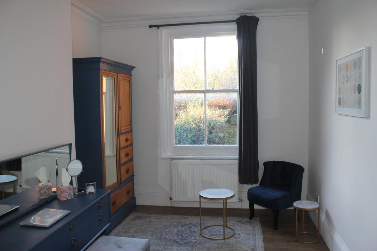 Canterbury Accommodations With Free Car Park Onsite And High Speed Wifi ภายนอก รูปภาพ