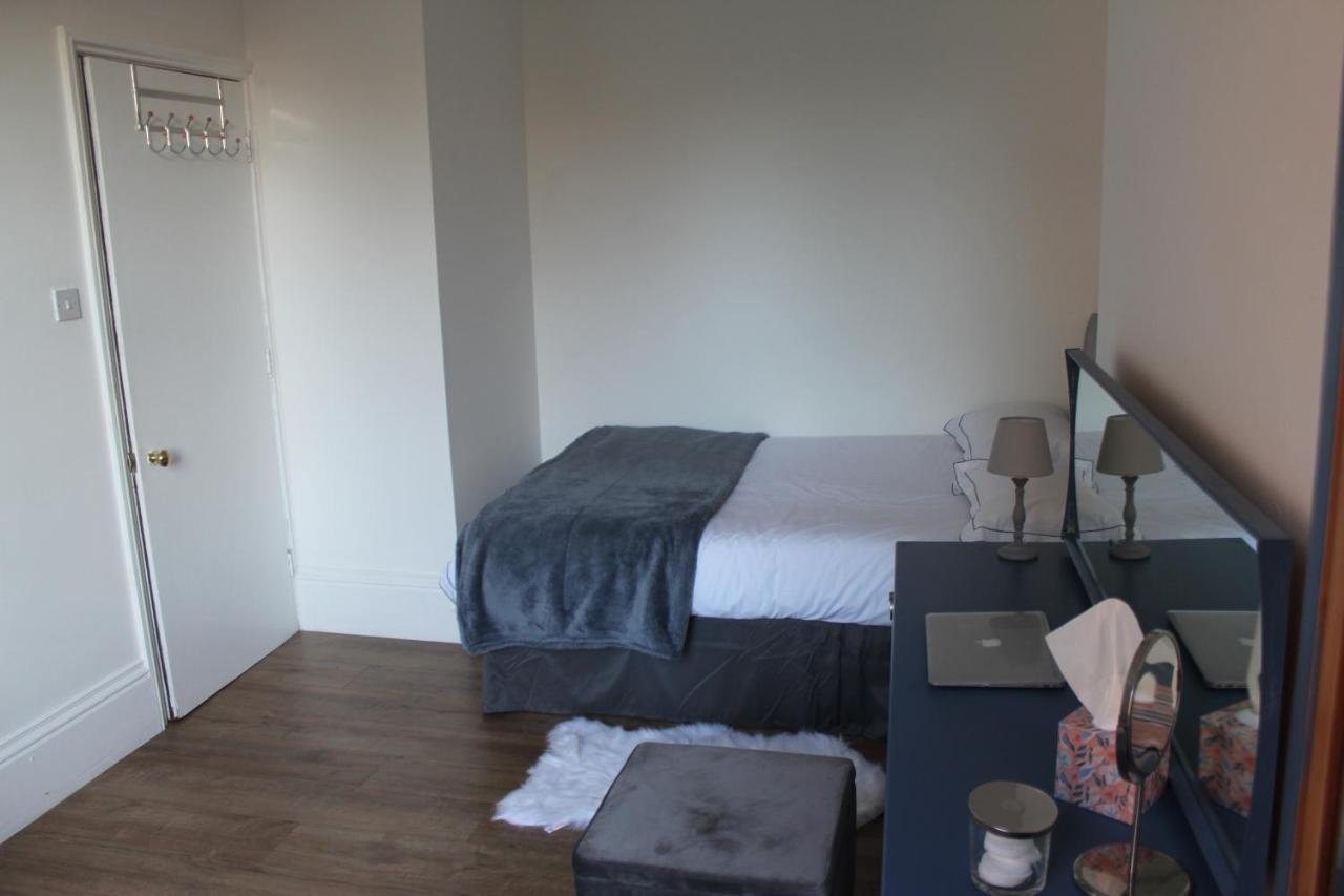 Canterbury Accommodations With Free Car Park Onsite And High Speed Wifi ภายนอก รูปภาพ