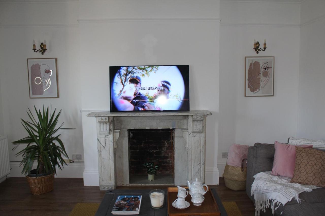 Canterbury Accommodations With Free Car Park Onsite And High Speed Wifi ภายนอก รูปภาพ