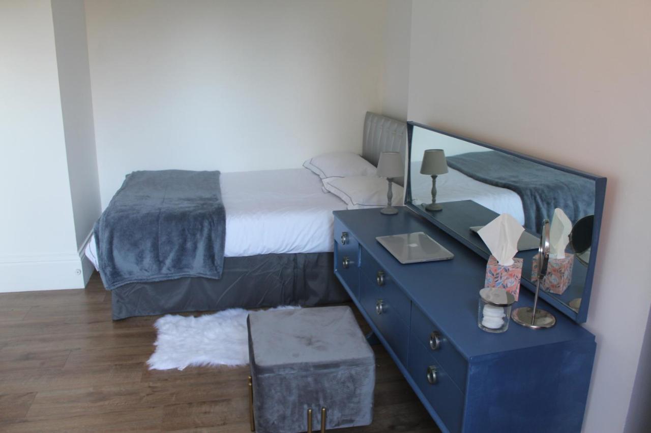 Canterbury Accommodations With Free Car Park Onsite And High Speed Wifi ภายนอก รูปภาพ