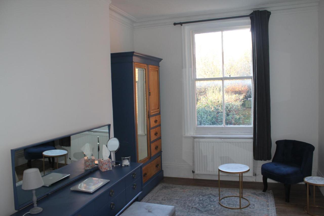 Canterbury Accommodations With Free Car Park Onsite And High Speed Wifi ภายนอก รูปภาพ