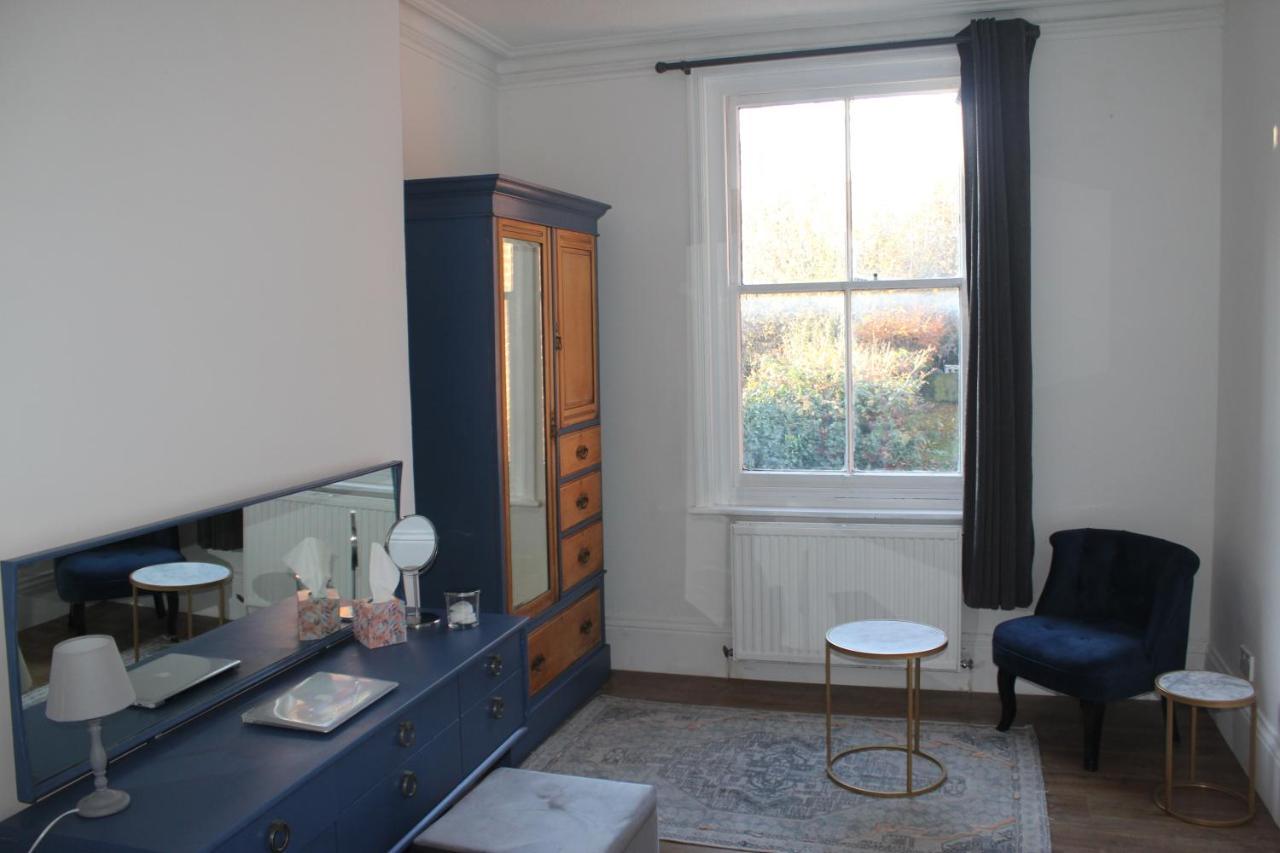 Canterbury Accommodations With Free Car Park Onsite And High Speed Wifi ภายนอก รูปภาพ