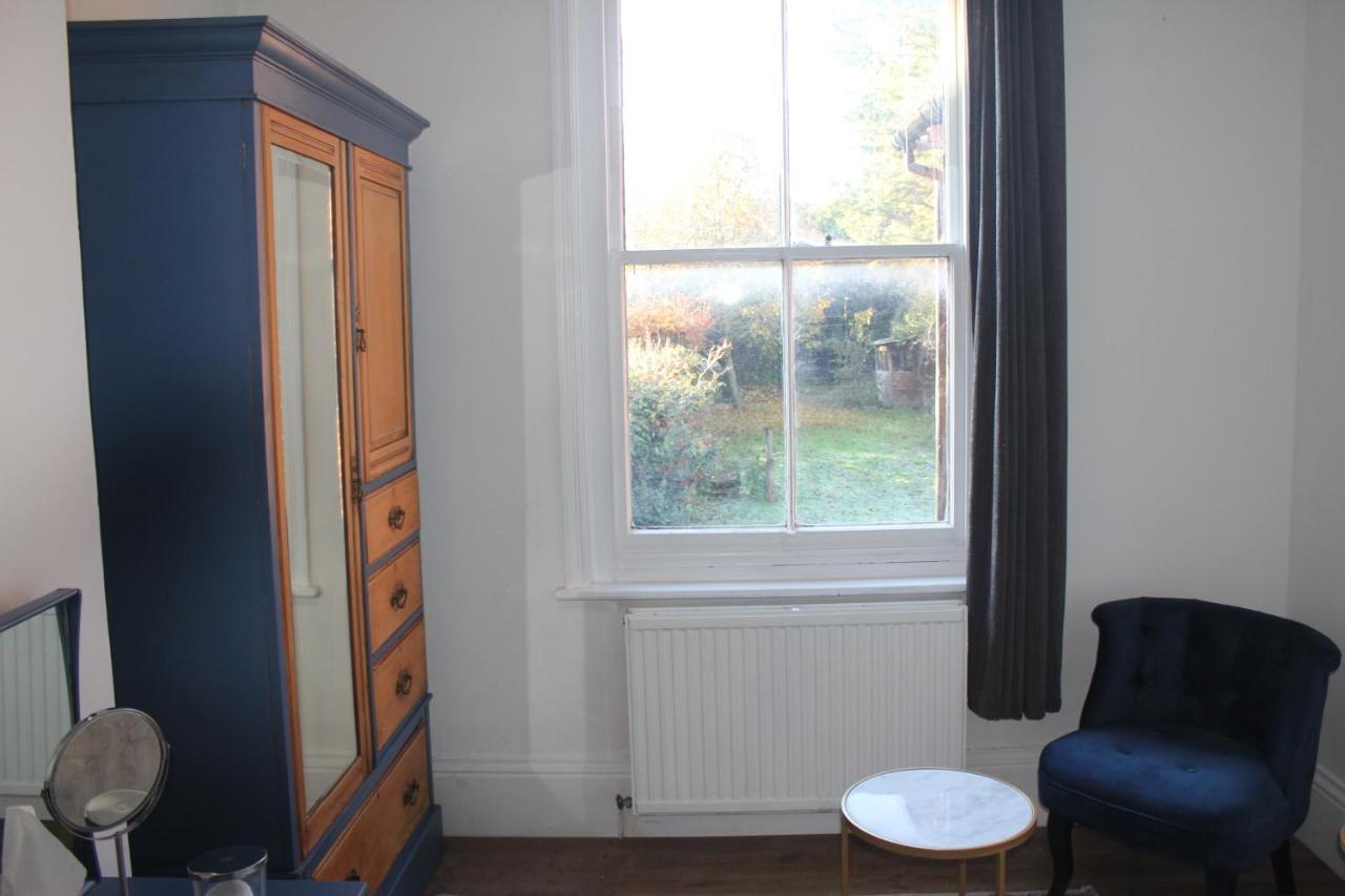 Canterbury Accommodations With Free Car Park Onsite And High Speed Wifi ภายนอก รูปภาพ