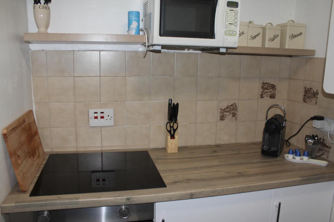 Canterbury Accommodations With Free Car Park Onsite And High Speed Wifi ภายนอก รูปภาพ
