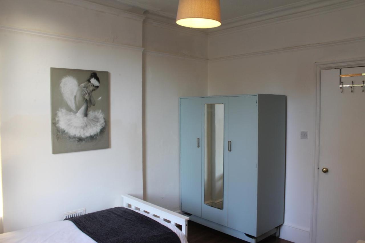 Canterbury Accommodations With Free Car Park Onsite And High Speed Wifi ภายนอก รูปภาพ
