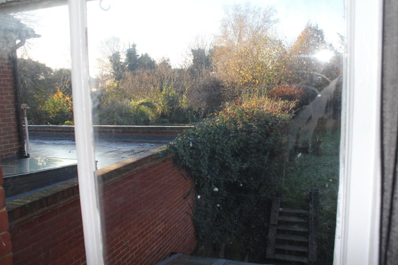 Canterbury Accommodations With Free Car Park Onsite And High Speed Wifi ภายนอก รูปภาพ
