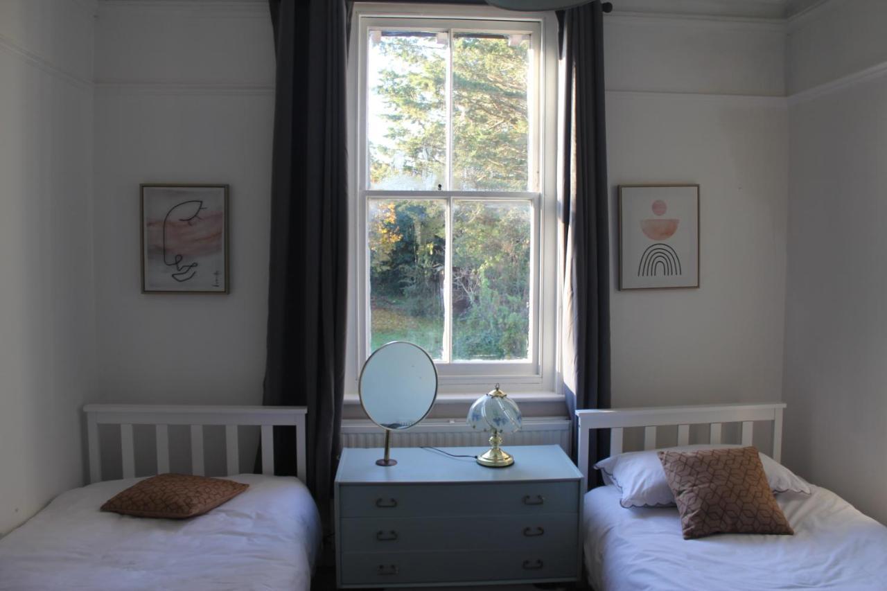 Canterbury Accommodations With Free Car Park Onsite And High Speed Wifi ภายนอก รูปภาพ