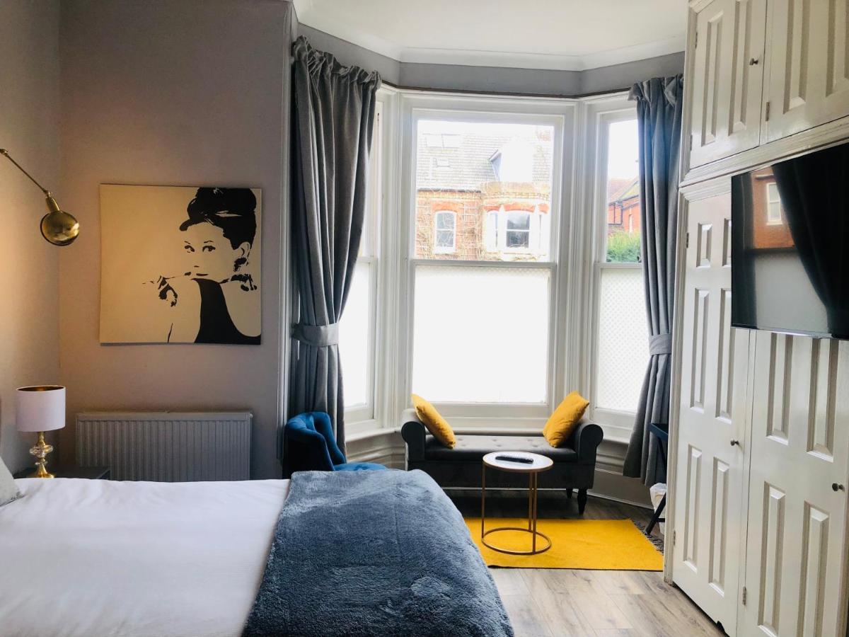 Canterbury Accommodations With Free Car Park Onsite And High Speed Wifi ภายนอก รูปภาพ