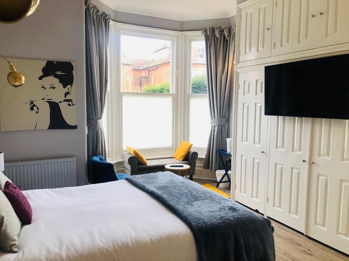 Canterbury Accommodations With Free Car Park Onsite And High Speed Wifi ภายนอก รูปภาพ